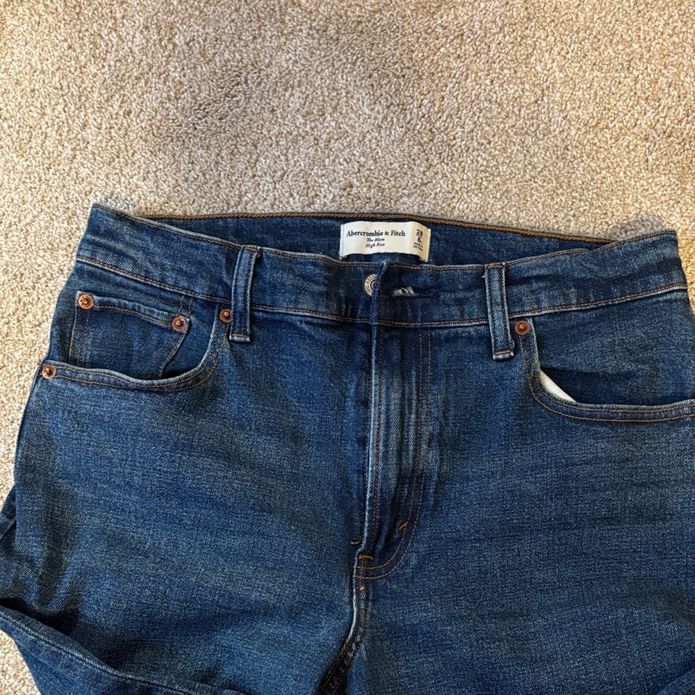 Abercrombie and Fitch, the mom high rise
